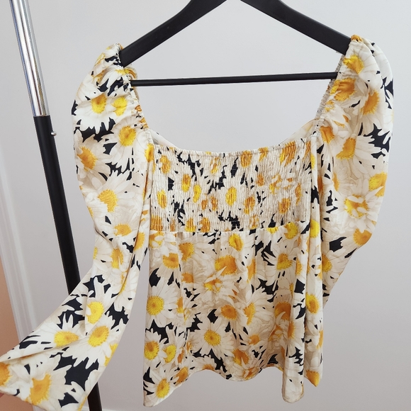 Zara Top Size Small, silky - Picture 2 of 3